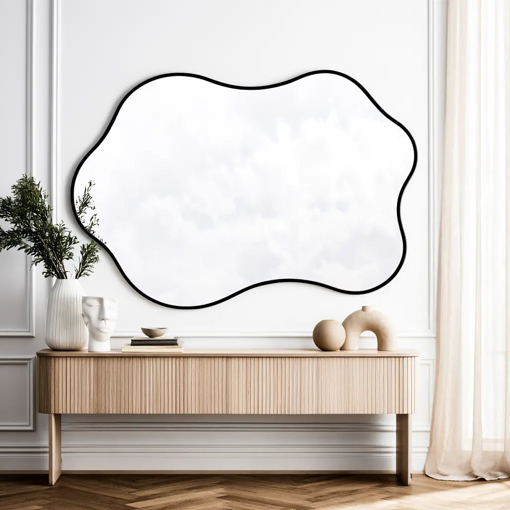 Miroir mural noir à contour organique ondulé horizontal